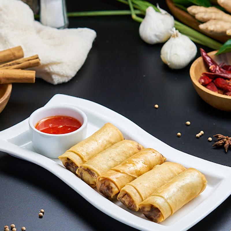 Egg Rolls (ปอเปี๊ยะทอด) - Crispy appetizer at King of Thai Cuisine