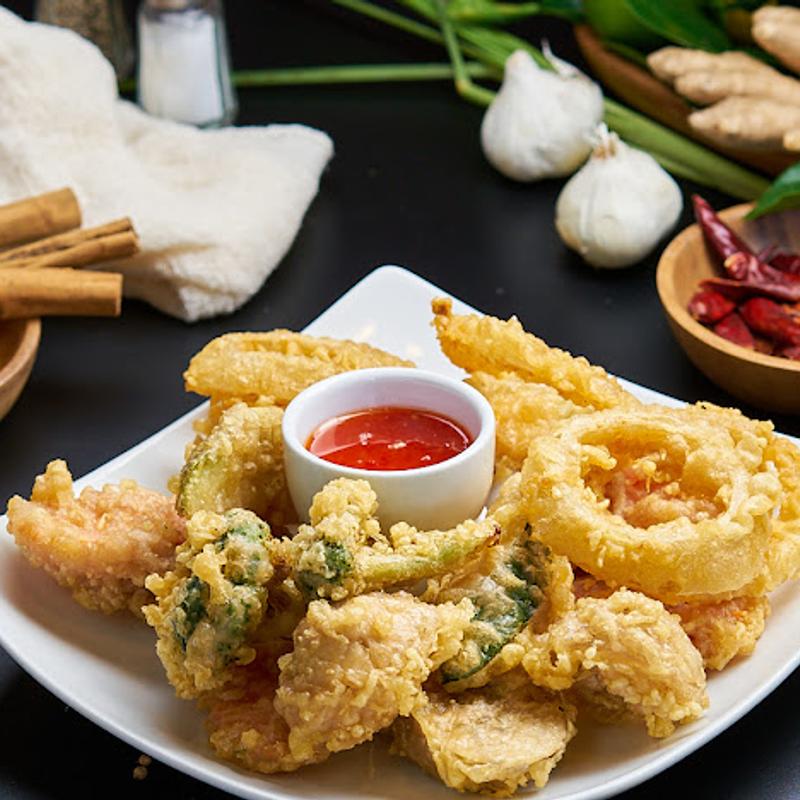 Vegetable Tempura (ผักชุบแป้งทอด) - Crispy fried vegetables