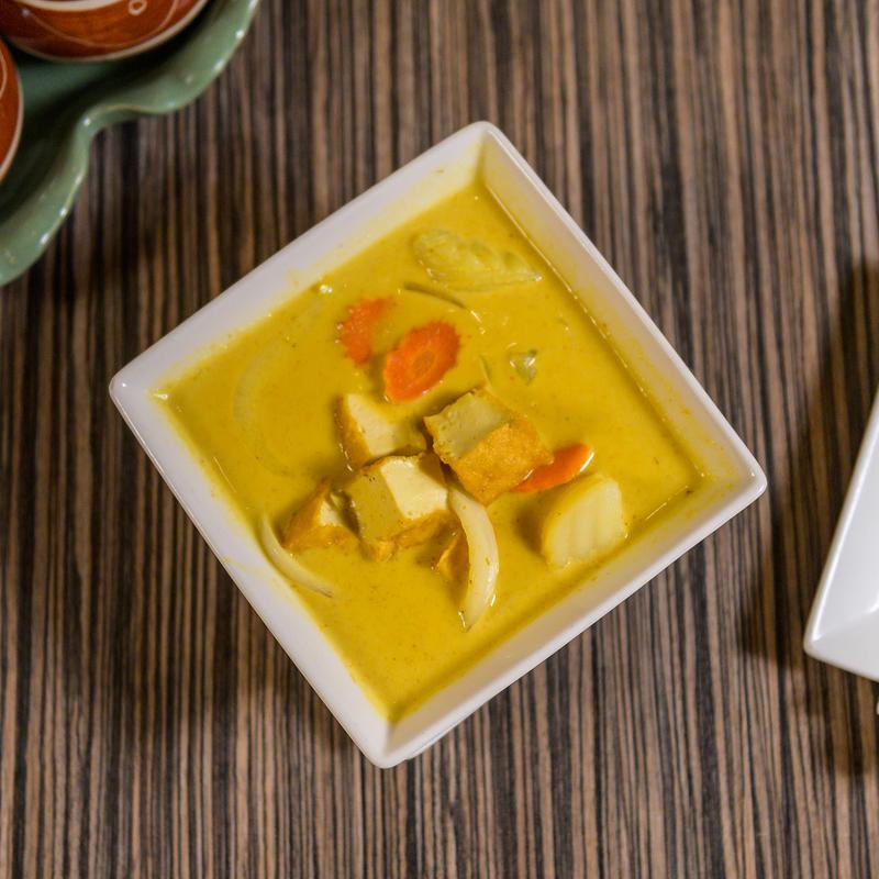 Yellow Curry (แกงกะหรี่) - Mild Thai curry dish